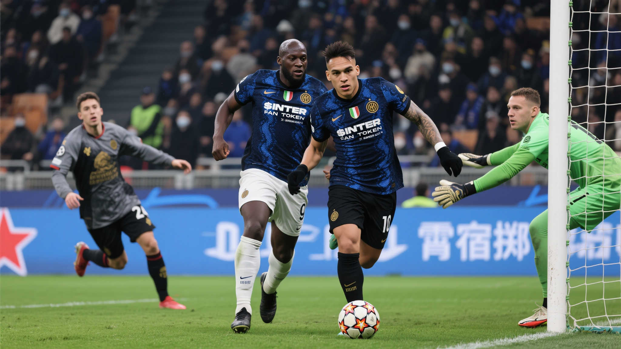 值得称赞的是卢卡库和劳塔罗·马丁内斯组合，两者配合