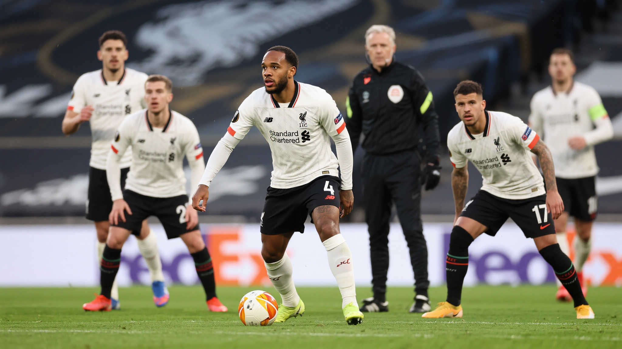 例如，中场尚未完全摆脱像维纳尔杜姆离队后的深远影响