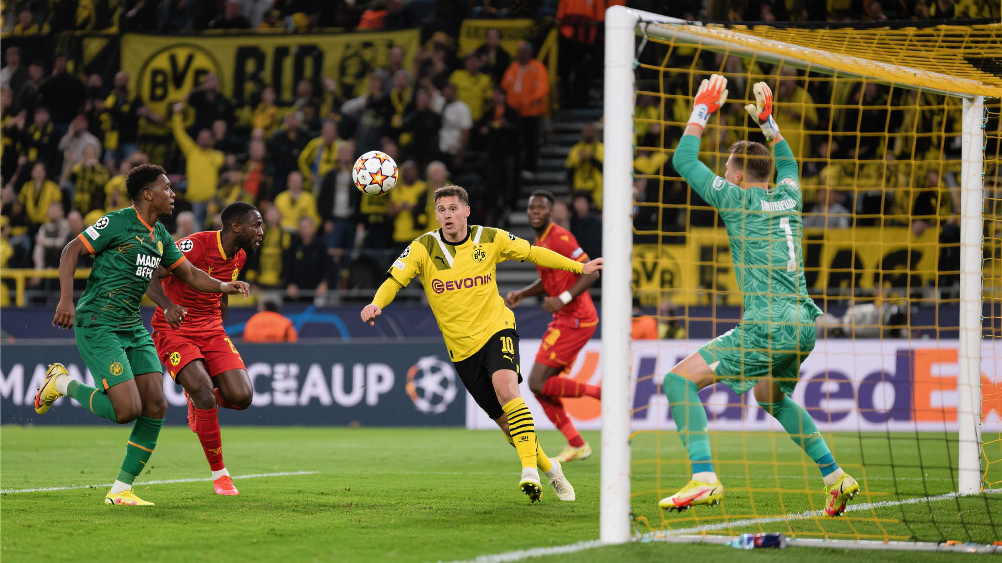 世俱杯:激战上演!多特蒙德险胜马梅洛迪日落 引言:一场激动人心的进球盛宴
在最近的世俱杯比赛