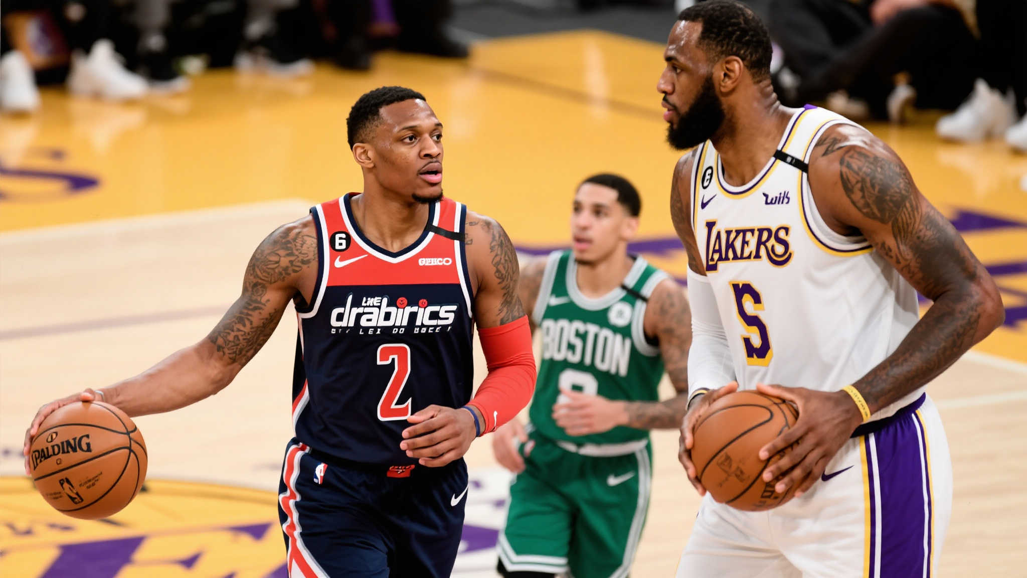 美媒爆料:湖人今夏酝酿重磅交易!里夫斯拒签4年8920万,或将离队 美媒爆料:湖人今夏酝酿重磅交易!里夫斯拒签4年8920万,或将离队