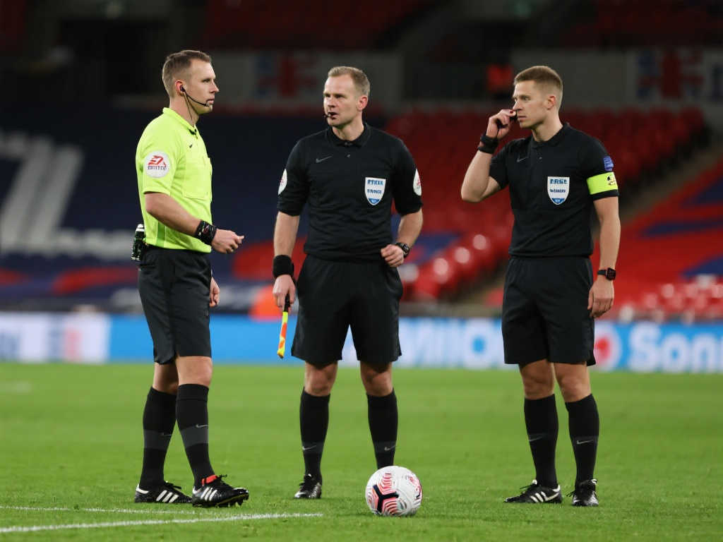 职业球员转型裁判:英格兰开启创新实验 职业球员转型裁判:英格兰开启创新实验